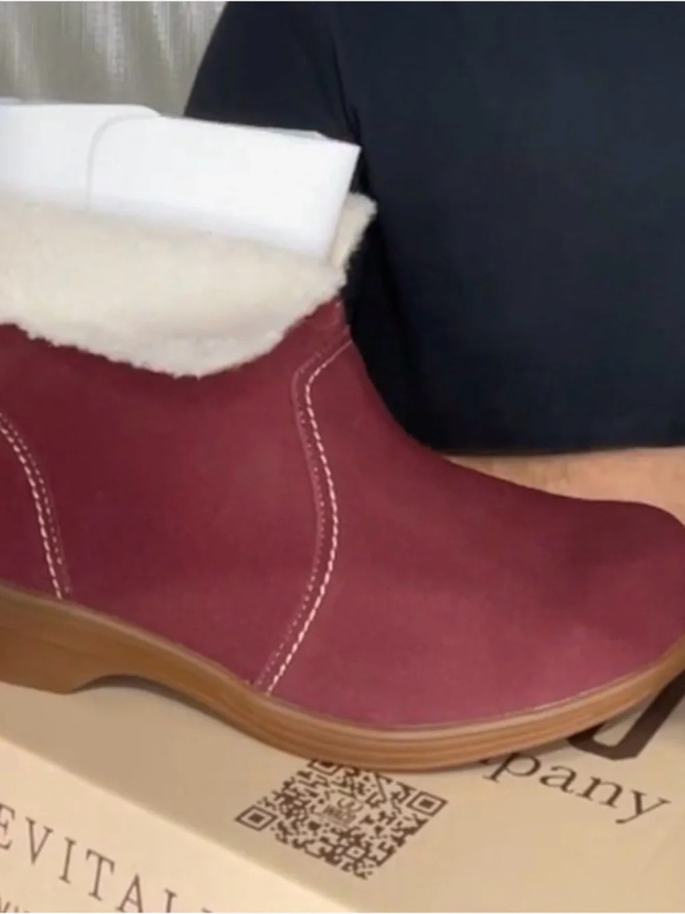 Spenco Sun Valley Boot in Burgundy Suede, NWT Size 8